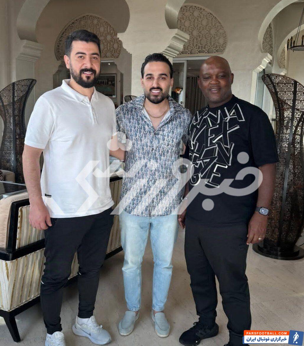 عکس| موسیمانه در کنار کارمند باشگاه استقلال
