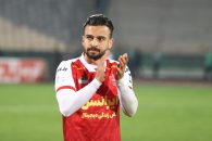 پرسپولیس ؛ کلیپ امضا دادن و گرفتن عکس یادگاری سروش رفیعی با هواداران پرسپولیس