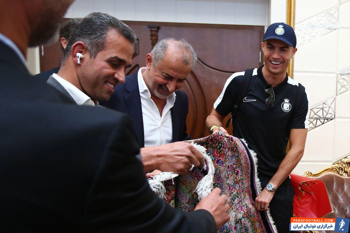 فرق السد و پرسپولیس؛ فرق «حرفه‌ای» ما و دنیا!/ السد به پورعلی گنجی پیراهن نداد، پرسپولیس به رونالدو قالیچه داد!