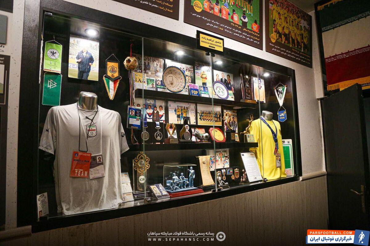 تصاویر| رونمایی از ویترین منصور ابراهیم‌زاده، رسول جزینی، بابک پروینی و الهام فرهمند در موزه سپاهان