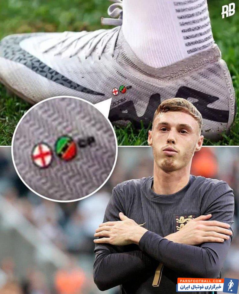 پالمر ؛ پرچم انگلیس و جزیره سنت کیتس و نویس روی کفش های کول پالمر ستاره چلسی 