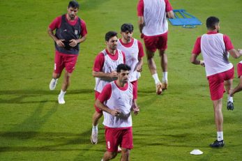 امیر قلعه نویی و ستاره های تیم تصویر مشترکی در حمایت از جزایر سه گانه منتشر کردند