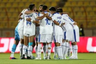 کلیپ عکس یادگاری سیدحسین حسینی دروازه بان استقلال با هواداران آبی