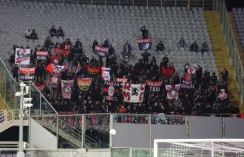 میلان ؛ کشف انواع چاقو و قمه از هواداران افراطی میلان از سوی پلیس فلورانس