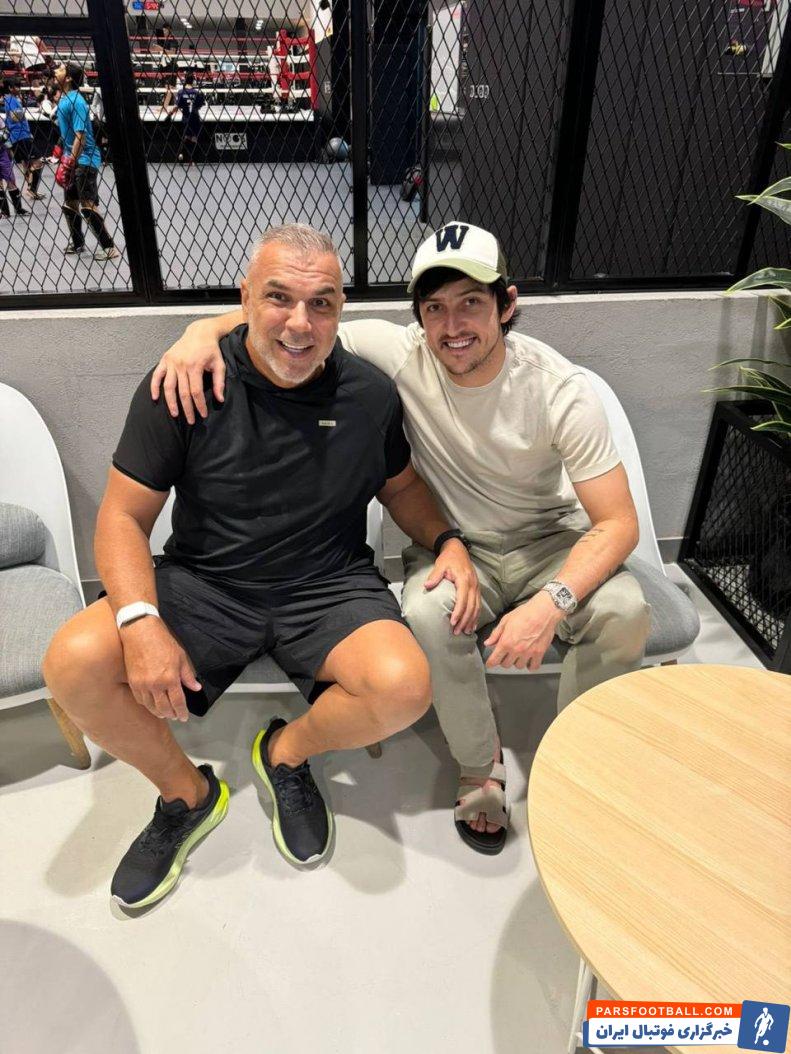 شباب الاهلی ؛ تصویر سردار آزمون در کنار اولاریو کوزمین سرمربی الشارجه