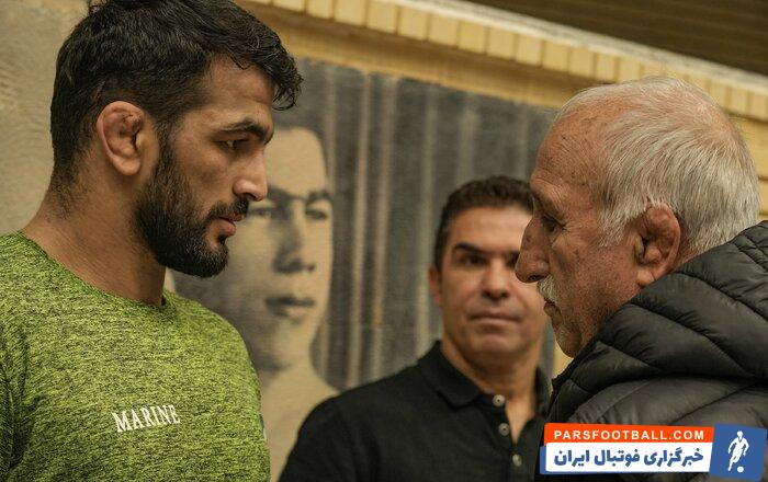 سردرگمی مرد اسپانیایی روی نیمکت پرسپولیس در روز داغ ابدی تیلور بر پیشانی کشتی ایران