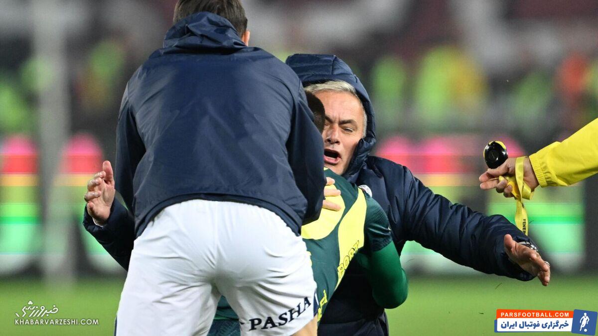 تصاویر| مورینیو در ترکیه دیوانه شد/ شادی عجیب آقای خاص در دقیقه ۱۰۲