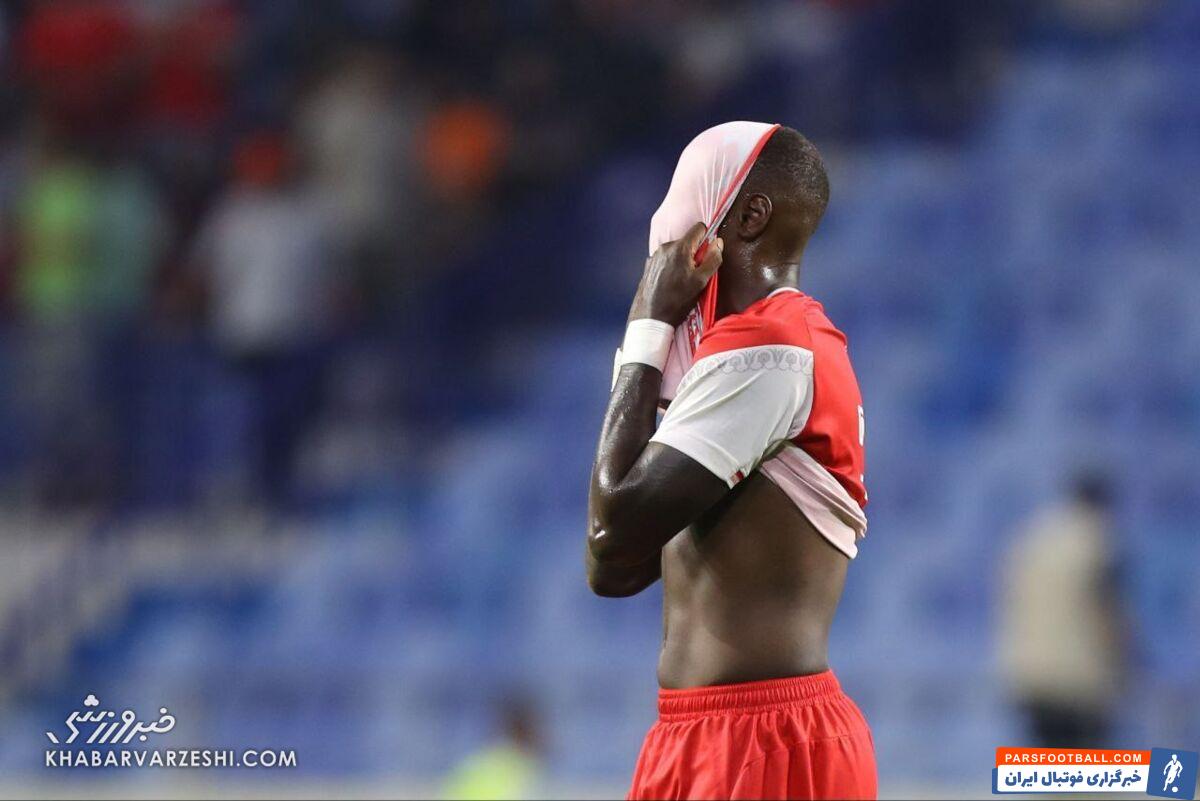 عکس| وای از این حسرتی که بر دل پرسپولیسی‌ها ماند/ لوکاس پشت پیراهنش قایم شد