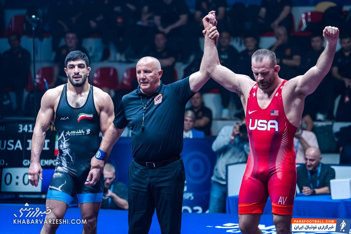 خیلی دوست داشتم کامران قاسم پور دُمِ تیلور را قیچی کند/ استقبال از پسر من بی‌نظیر بود/ این آقا به چه حقی در فضای مجازی کشتی‌گیران ما را مسخره می‌کند!؟