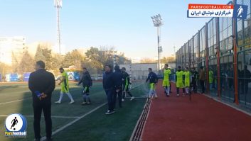 تیم ستارگان دهه شصتی؛ ورود بازیکنان تیم ستارگان دهه شصتی به مسابقه خیریه هادی