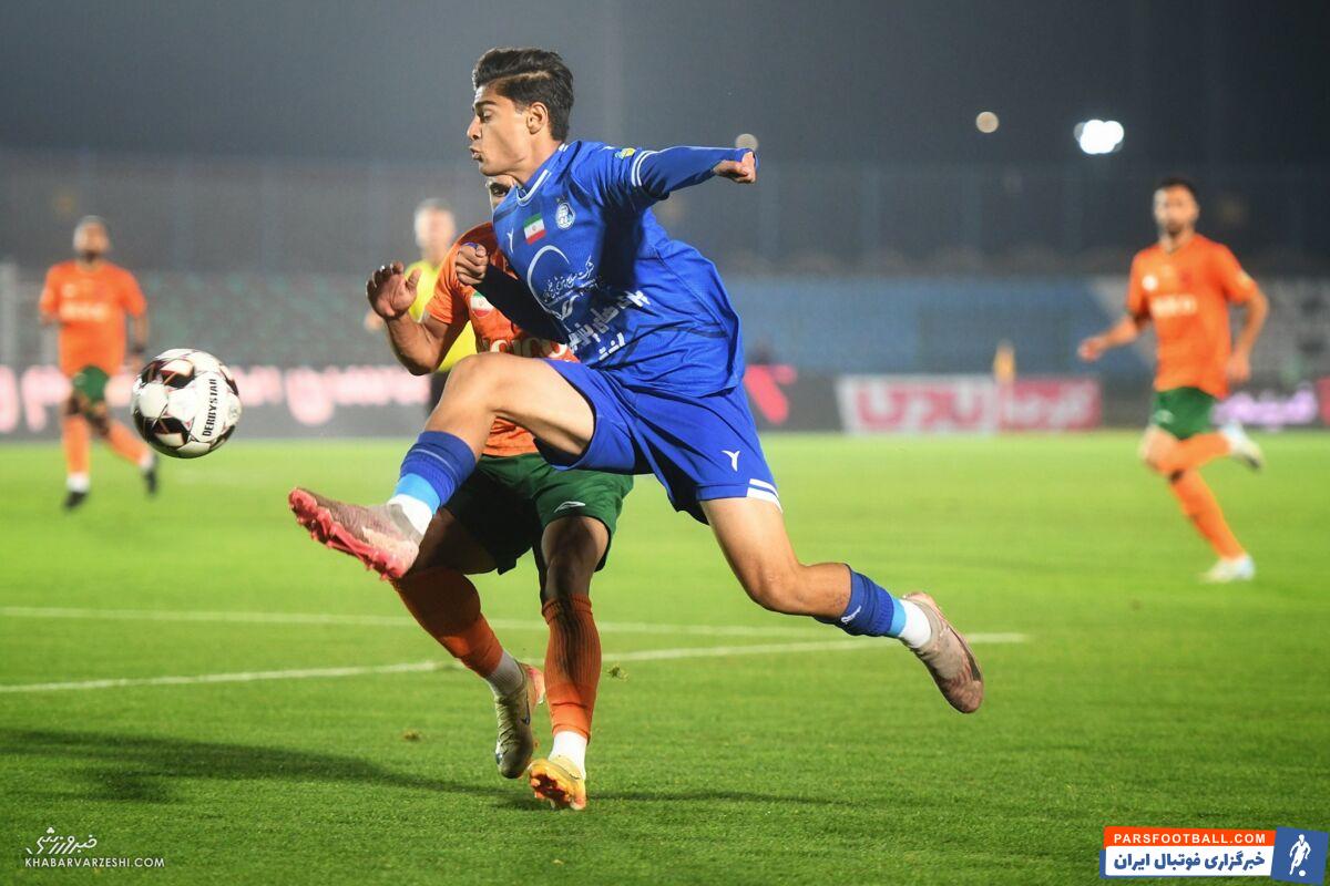 زمان شکایت از استقلال یکی از بدترین روزهای زندگی ام بود/ مجبور شدم از این باشگاه شکایت کنم/ چرا گزارشگران نمی‌گویند هاشمی نسب کجا ساخته و پرداخته شد؟