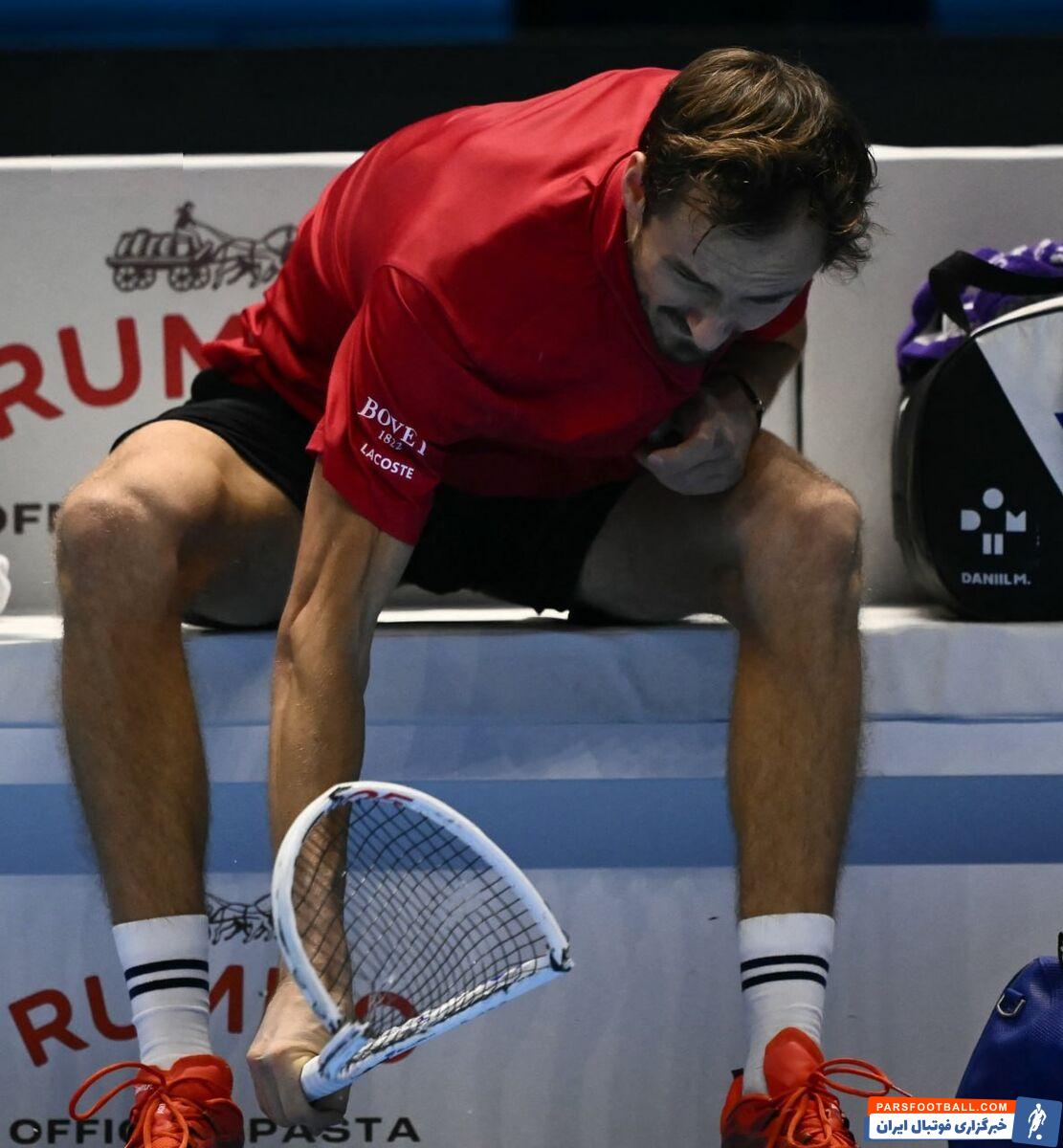 دیوانگی باورنکردنی ستاره مشهور دنیای ورزش/ تماشاگران در شوک؛‌ این ورزشکار دچار فروپاشی روانی شد! +ویدیو