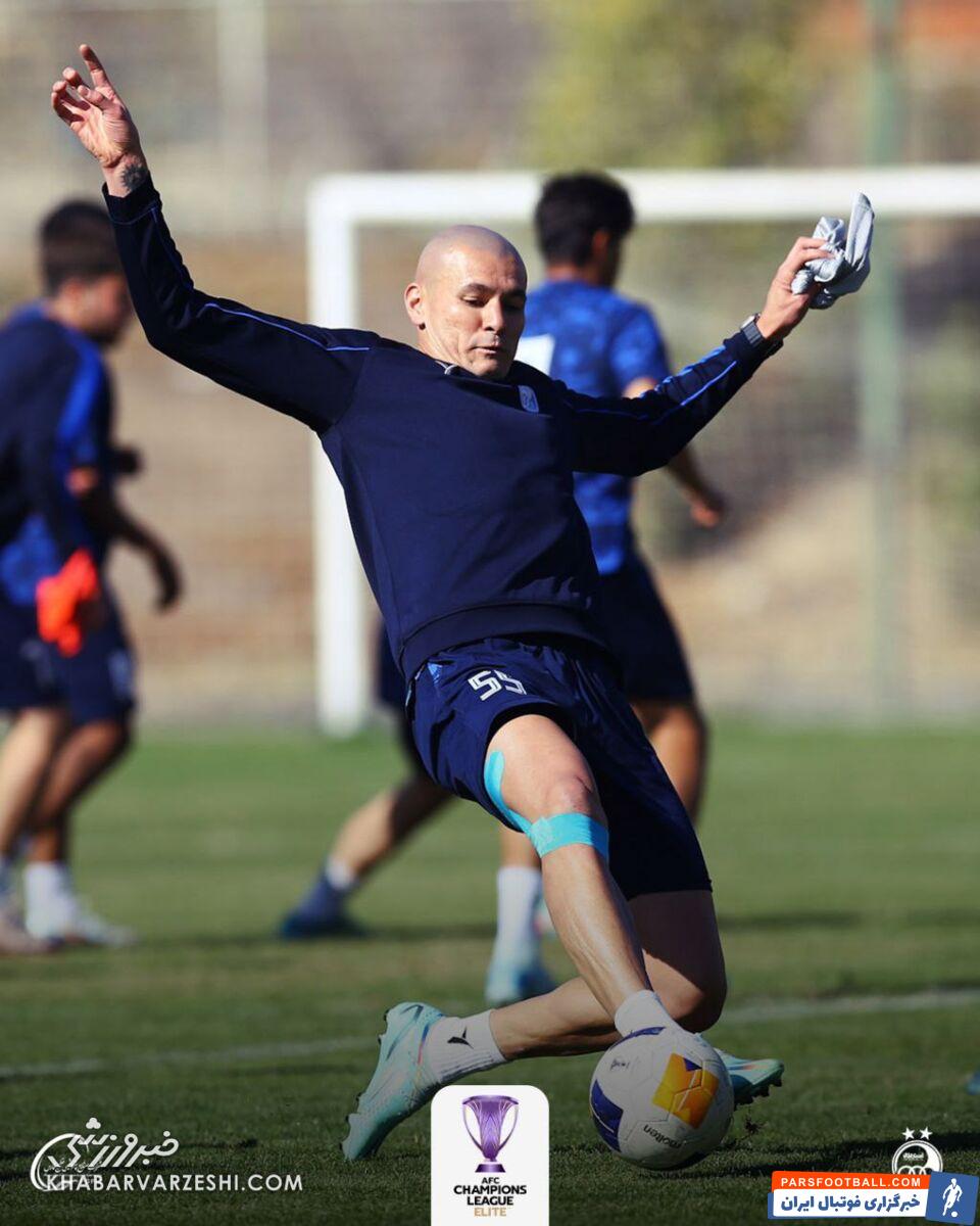 سیلوا با قدرت پا به توپ شد +عکس