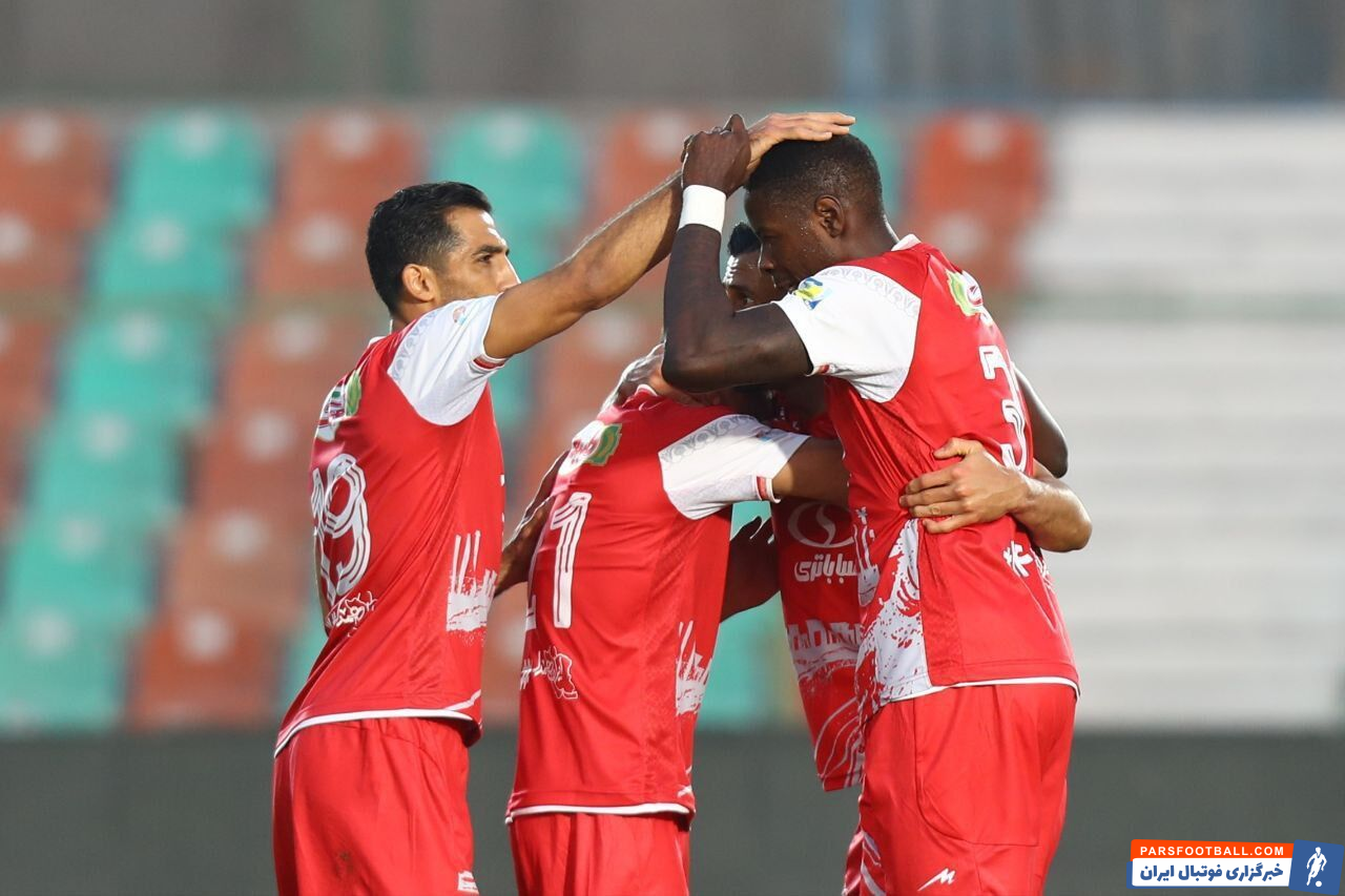 پیروزی بی‌دردسر پرسپولیس در روز ورود سرمربی سپاهان به ایران