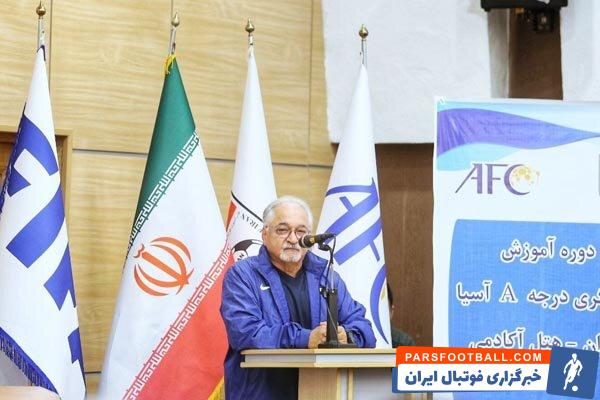 اگر می‌خواهیم زنگ تفریح باشیم به سرمربی تیم ملی ایران دست نزنیم