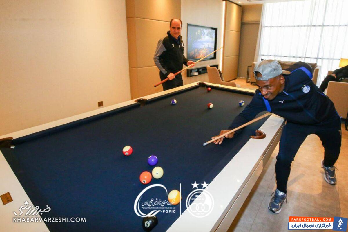 فیگور جالب ستاره خارجی استقلال در بازی بیلیارد +عکس