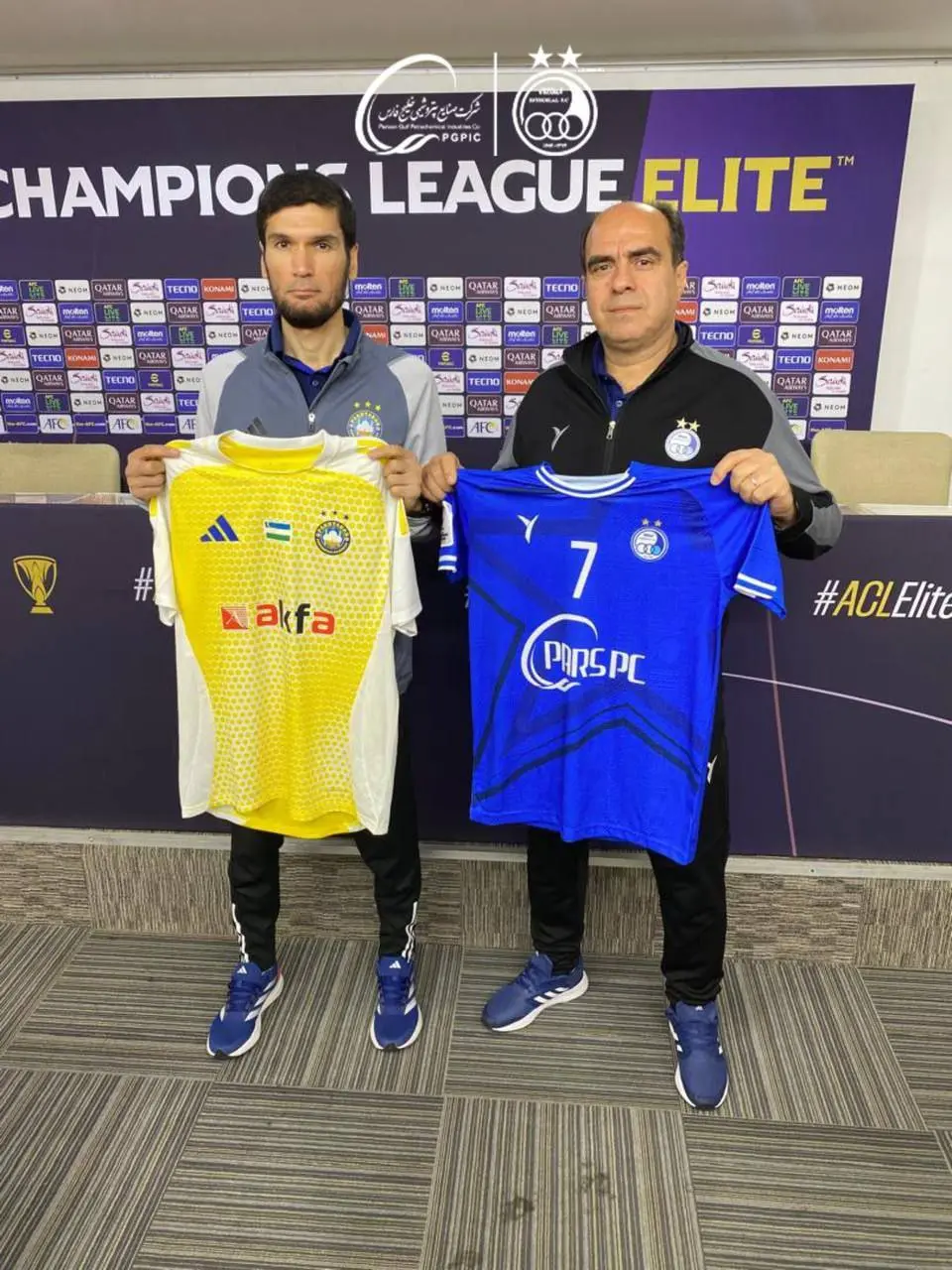 استقلال از پیراهن خود برای دیدار مقابل پاختاکور رونمایی کرد