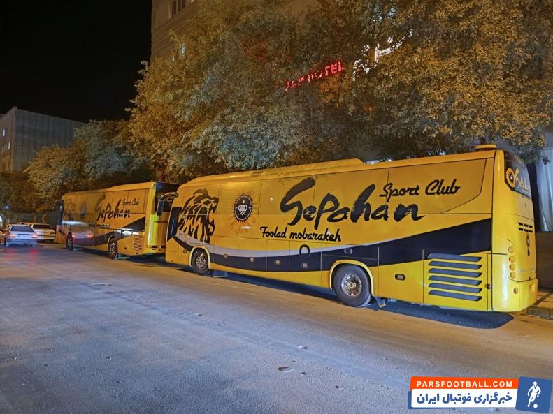 سپاهان ؛ پارک اتوبوس‌های اختصاصی سپاهان به شکلی منظم و مرتب در هتل شهرستان جم