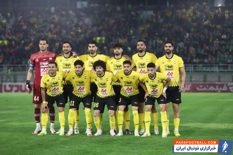 سپاهان ؛ پارک اتوبوسهای اختصاصی سپاهان به شکلی منظم و مرتب در هتل شهرستان جم