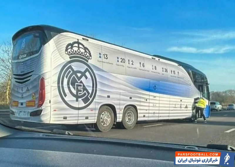 رئال مادرید ؛ تصویر تصادف اتوبوس رئال مادرید در یکی از ‏بزرگراه‌های انگلیس