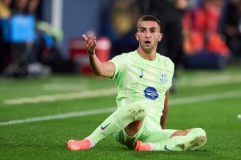 تورس ؛ حضور فران تورس ستاره بارسلونا در شهر والنسیا برای کمک به سیل زدگان