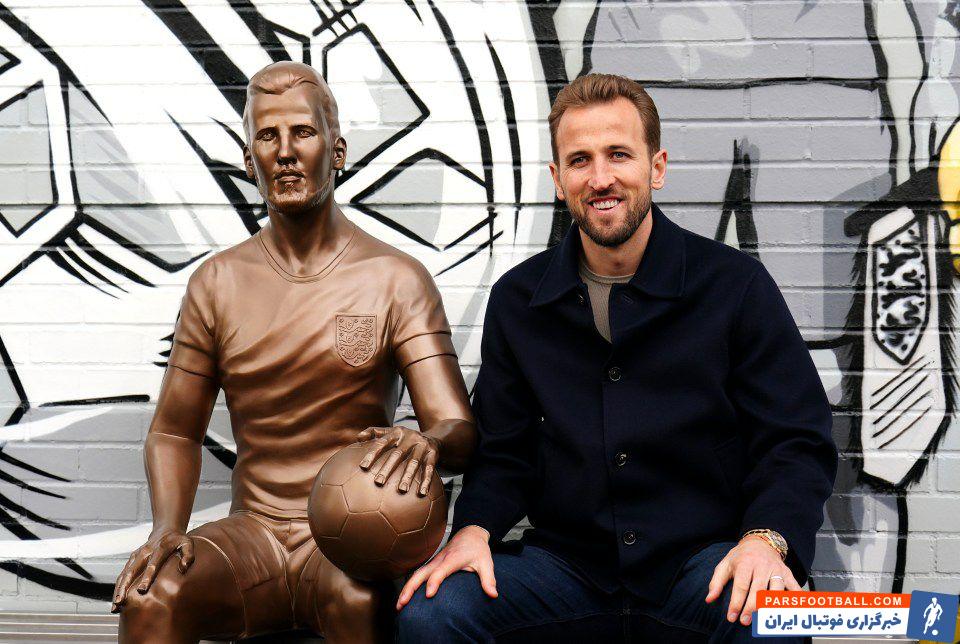 کین ؛ تصویری از رونمایی از مجسمه هری کین در لندن