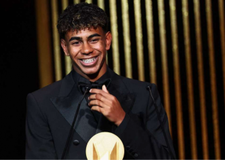 یامال ؛ اهدای آیفون سفارشی 12 هزار یورویی از سوی رافینیا به لامین یامال