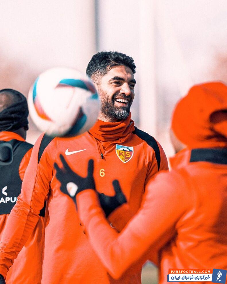 عکس| ریش های علی کریمی هم سفید شد!