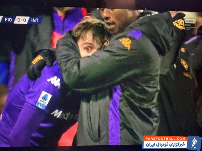 سکته قلبی بازیکن ۲۲ ساله در زمین فوتبال/ فیورنتینا و اینتر نیمه‌تمام باقی ماند + فیلم