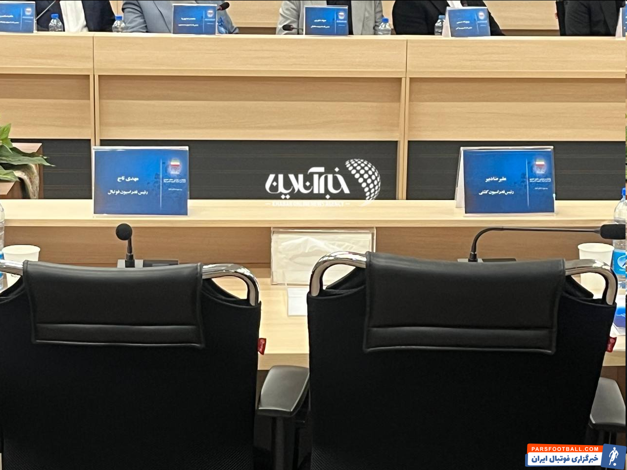 عکس| جای خالی تاج کنار دبیر!