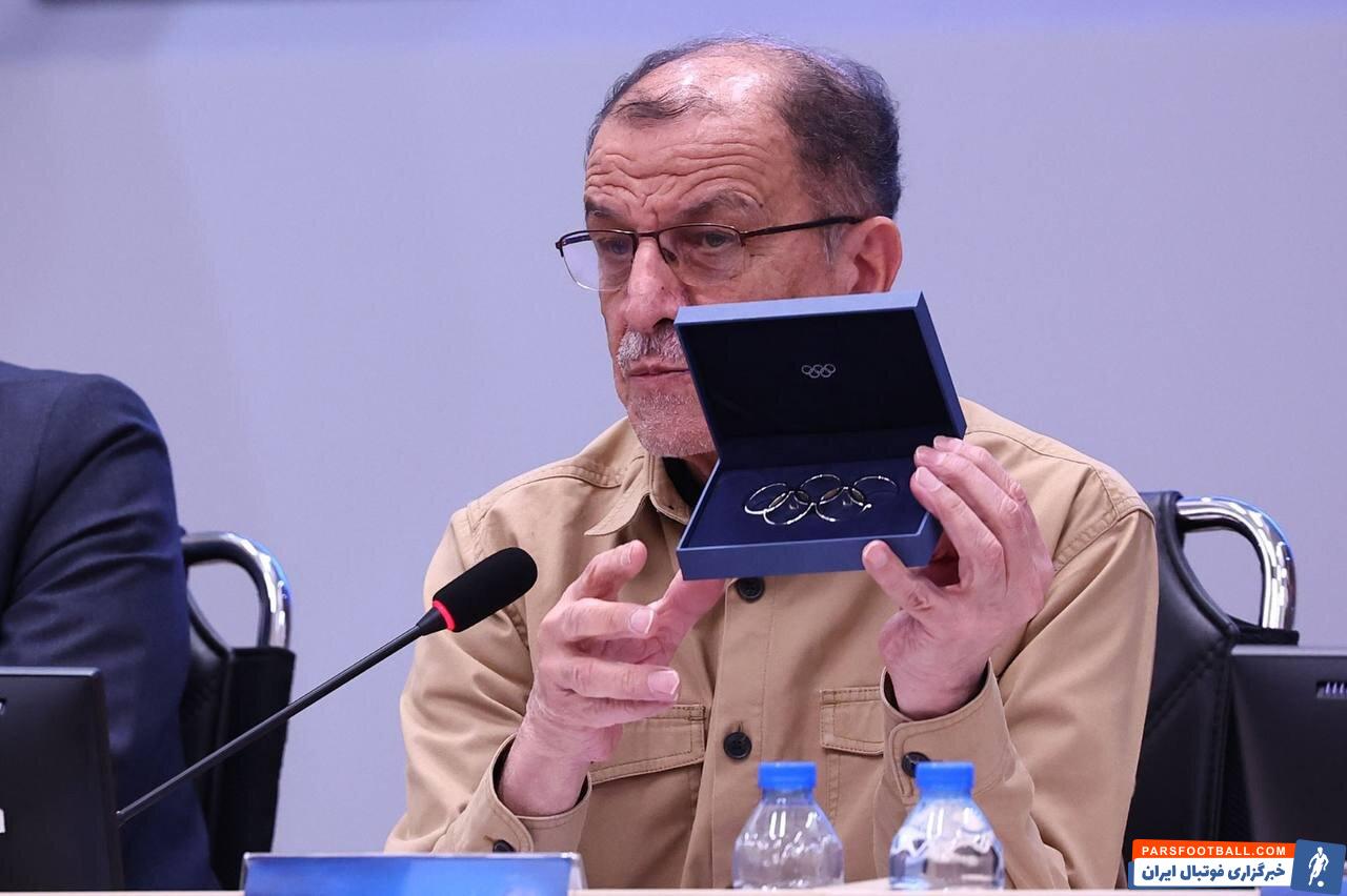 عکس | هدیه ویژه به رئیس کمیته ملی المپیک ایران