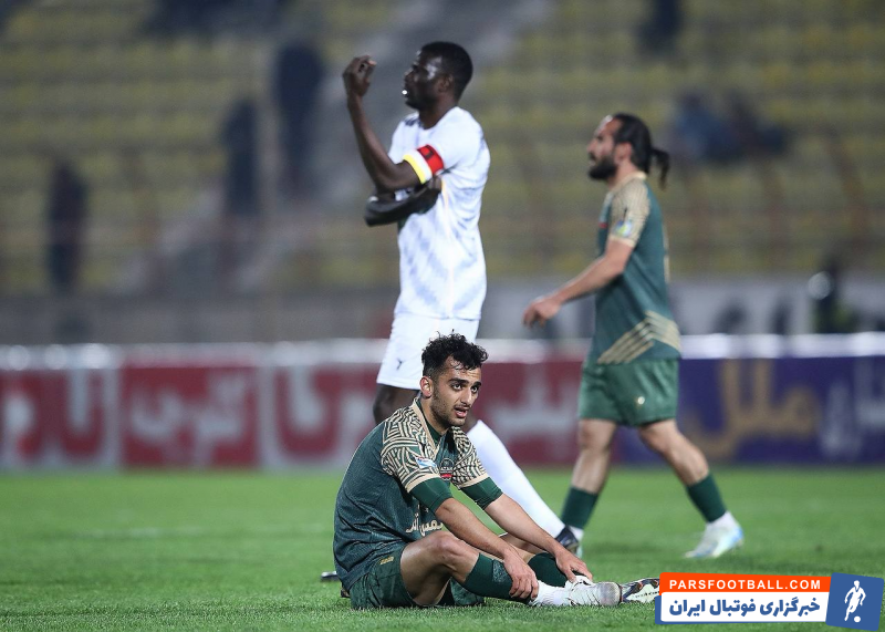 فولاد ؛ بازوبند کاپیتانی فولاد روی بازو کولیبالی مقابل شمس آذر قزوین