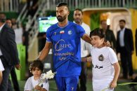 کلیپ امضای پیراهن برای هواداران استقلال توسط رامین رضاییان