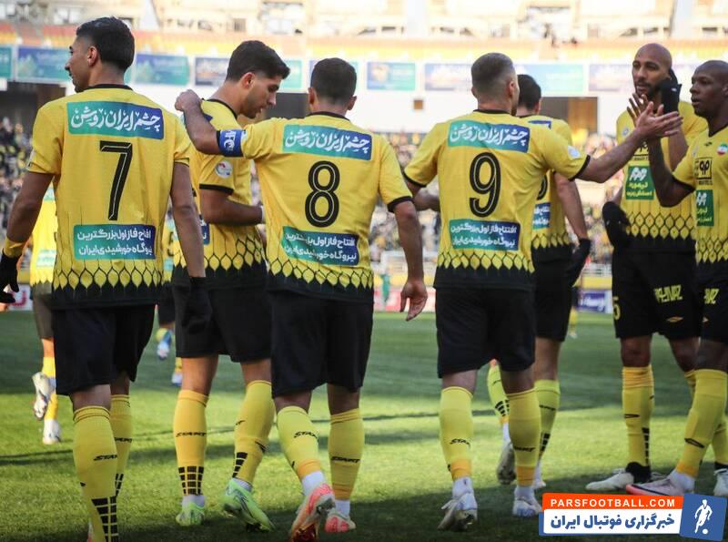 اخراج گولسیانی نفس پرسپولیس را گرفت؛ یکه‌تازی سپاهان با کارترون