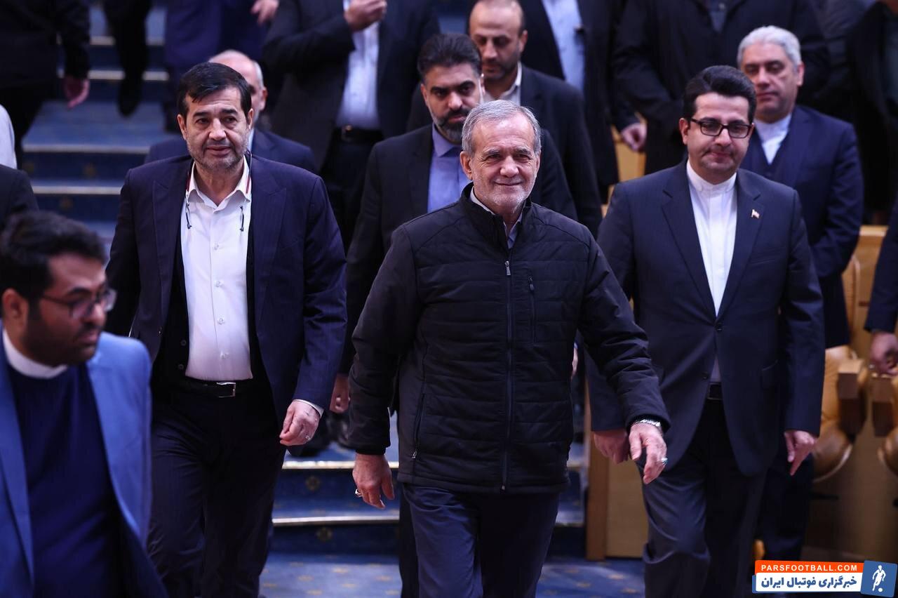 عکس| پزشکیان وارد گود زورخانه می‌شود!