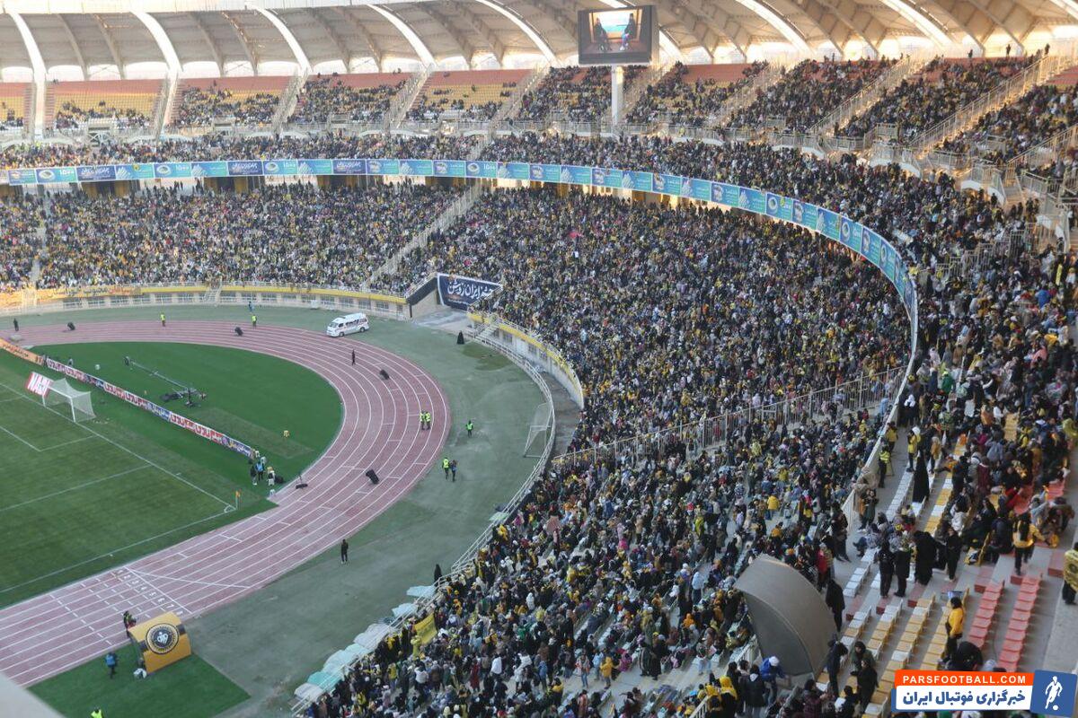 سپاهانی ها با سند و مدرک، ادعای پرسپولیسی ها را رد کردند؛ هیچ مردی روی سکوهای نقش جهان نبود!