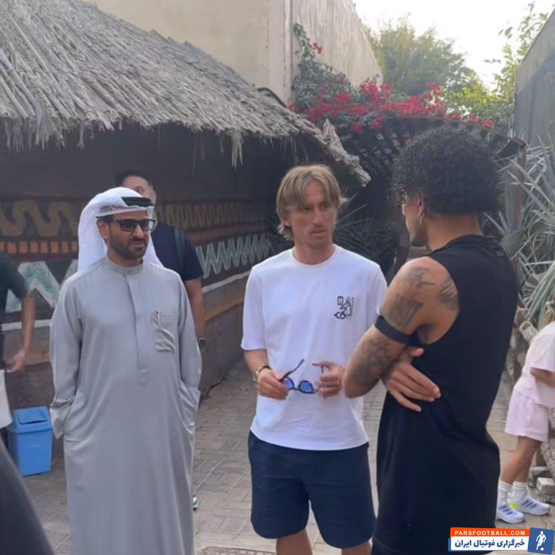 فوتبال ؛ ملاقات لوکا مودریچ ستاره رئال مادرید و رافینیا ستاره بارسلونا در دبی