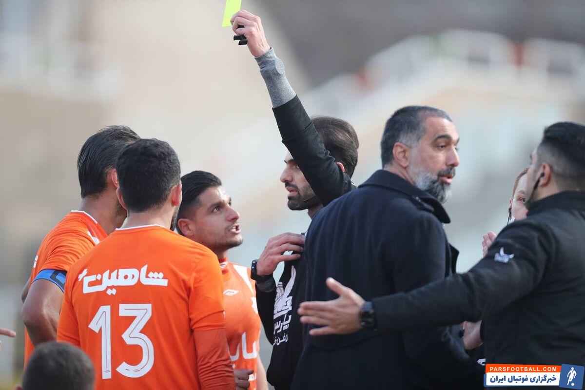 جنجال عجیب داوری در دربی تهران؛ داور و کمک داور گل را قبول کردند و پشیمان شدند! + فیلم