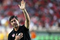 باقری ؛ کلیپ عکس یادگاری گرفتن کریم باقری با هواداران پرسپولیس