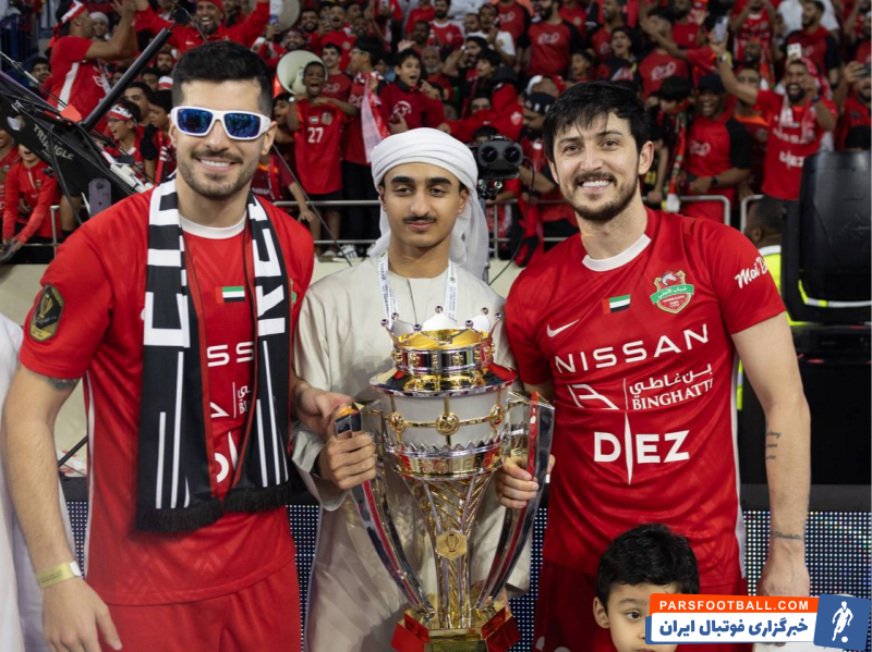 سعید ؛ سعید عزت اللهی با عینک در جشن قهرمانی شباب الاهلی