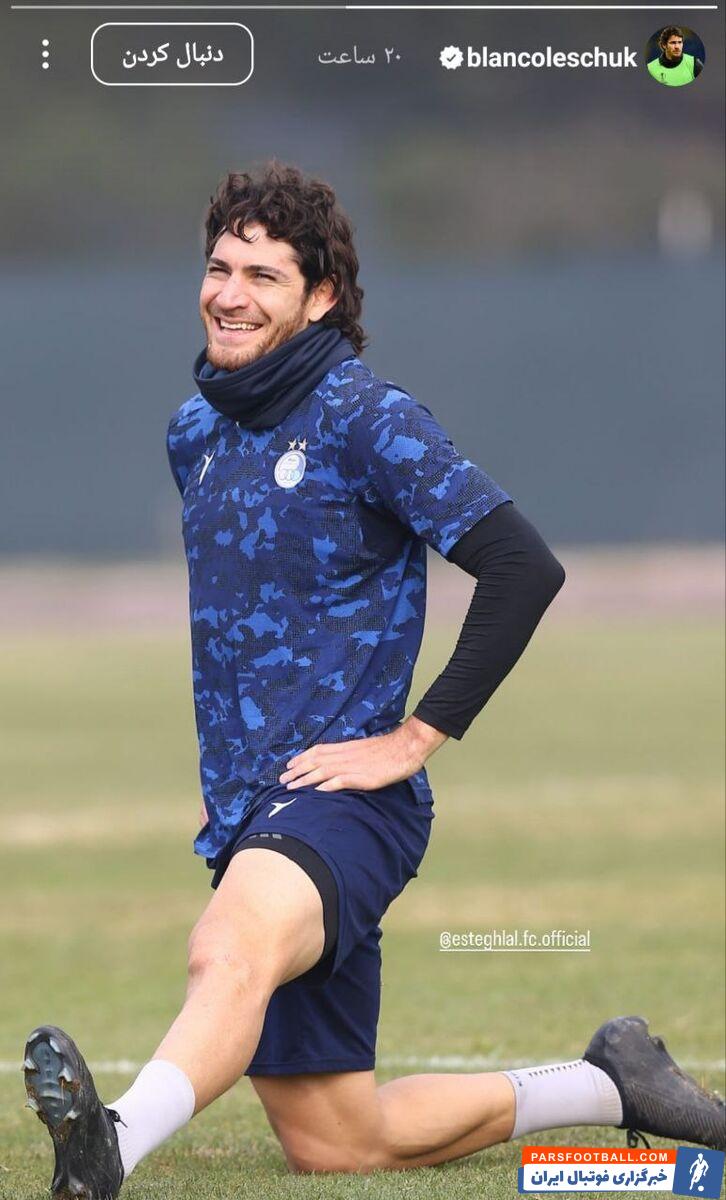 انتشار عکس معنادار گوستاوو بلانکو مهاجم آرژانتینی استقلال قبل از جدال با گل گهر سیرجان