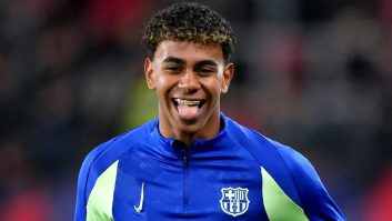 پسران و دختران لاماسیا از لامین یامال هدفون هدیه گرفتند