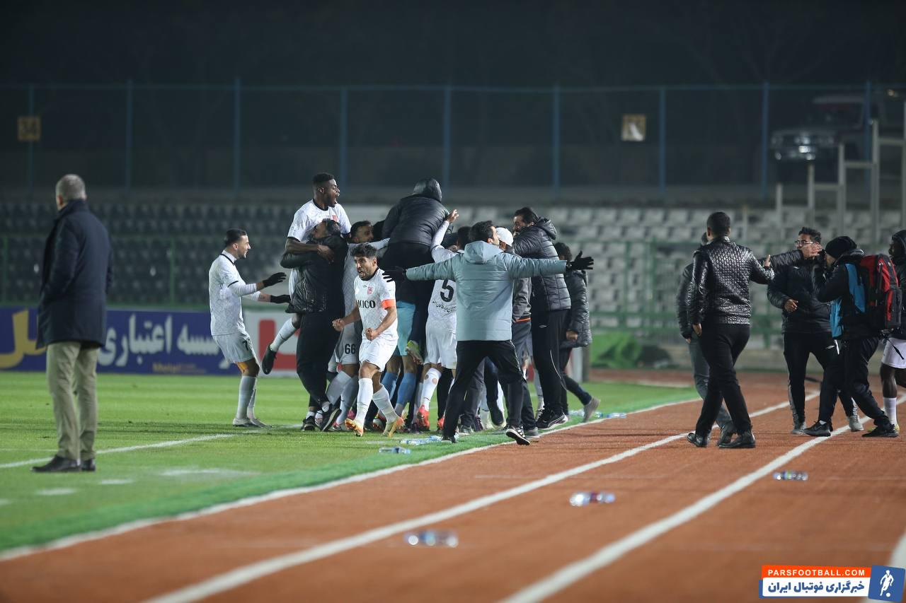 مس رفسنجان ؛ تصاویر خوشحالی بازیکنان مس رفسنجان پس از برد برابر پرسپولیس 