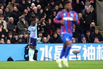 ساکا‌ ؛ تعویض ساکا تاره آرسنال در دیدار برابر پالاس به دلیل مصدومیت