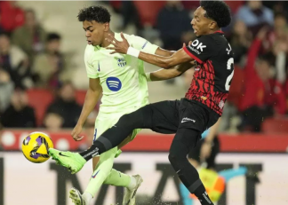 بارسلونا ؛درگیری موخیکای و مورلانس دو بازیکن مایورکا بعد پنالتی بارسلونا