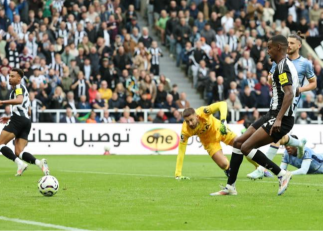 ایساک ؛ بارسلونا و آرسنال علاقه مند به جذب الکساندر ایساک، مهاجم سوئدی نیوکسل