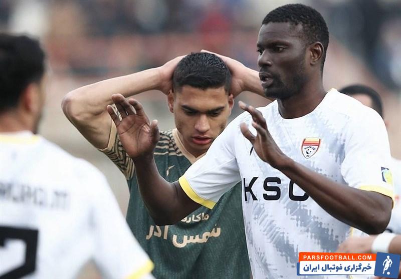 حسین حسین‌زاده , مهدی ترابی , تیم فوتبال سپاهان اصفهان , تیم فوتبال تراکتور تبریز , لیگ برتر فوتبال , 