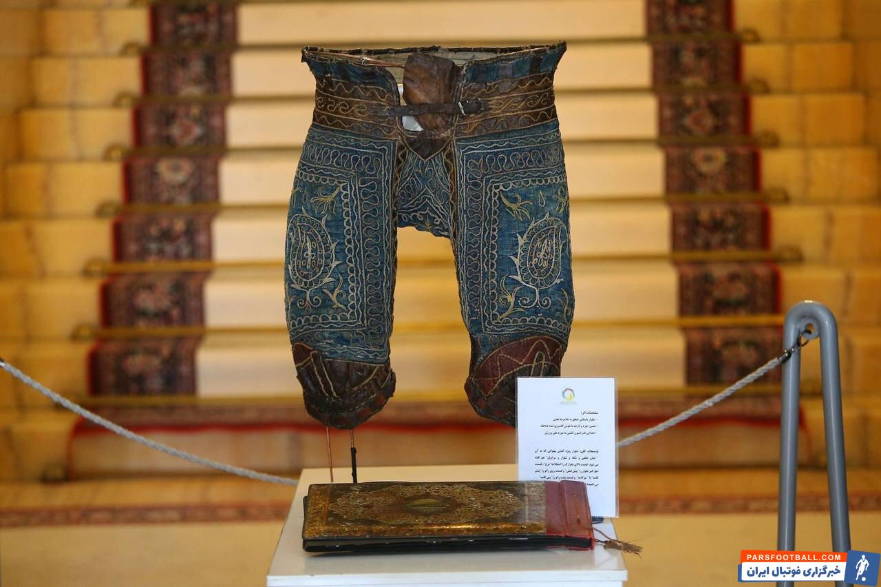 عکس| رونمایی از آلبوم شخصی و شلوارک پهلوانی جهان‌پهلوان تختی/ طلوع کیان: مرمت شلوارک یک سال زمان برد