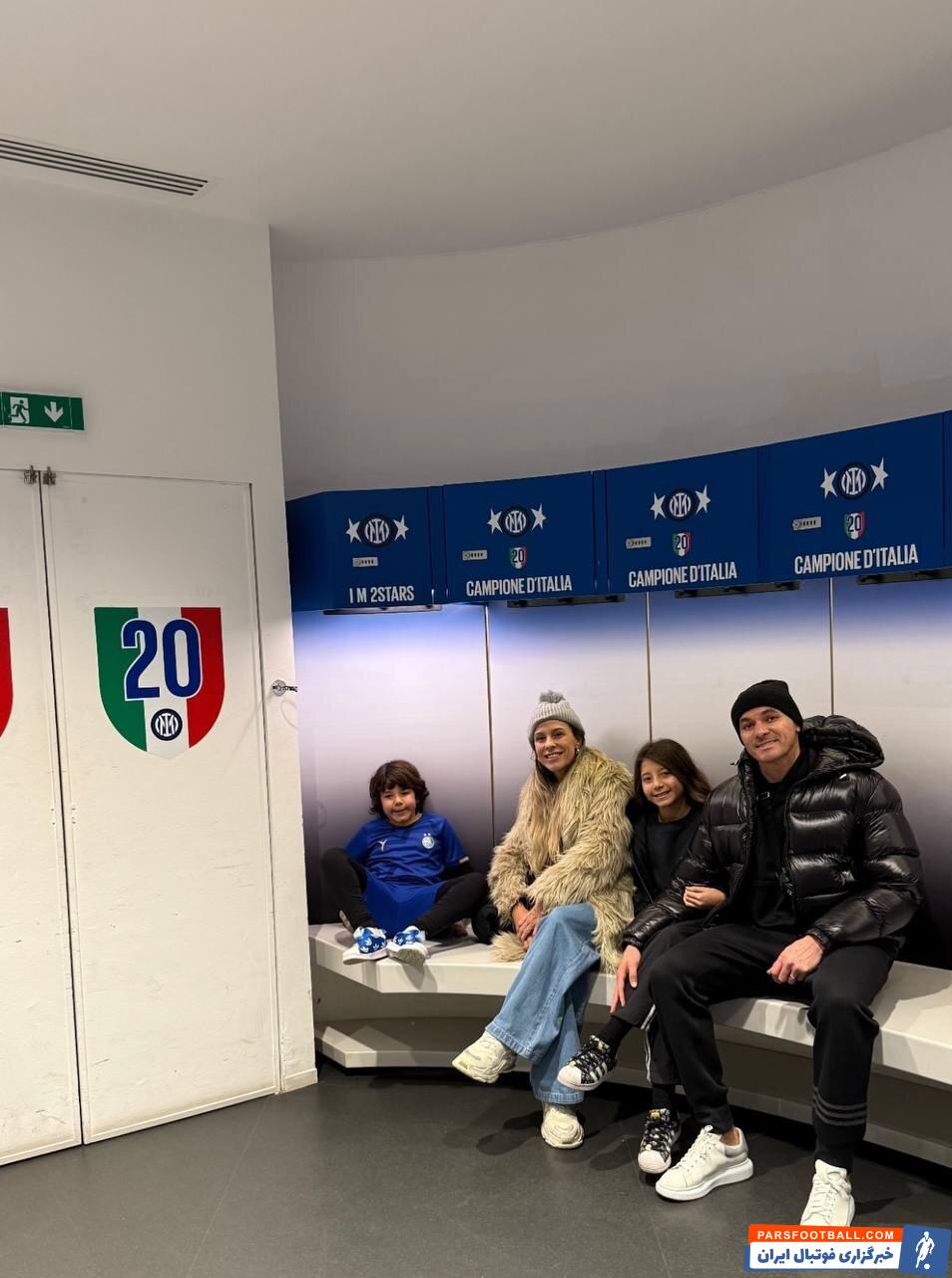عکس| گشت و گذار یک استقلالی در ورزشگاه سن‌سیرو با خانواده