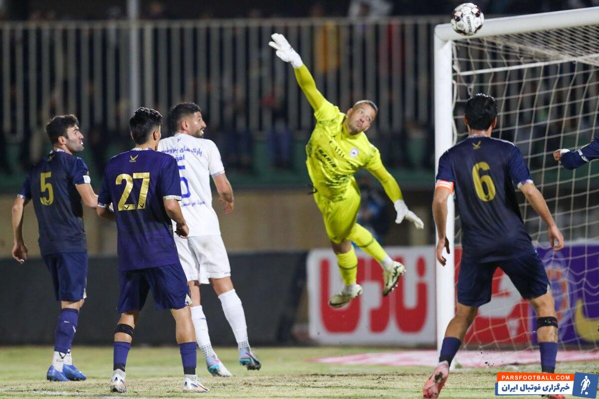 شکست شش‌تایی چادرملو از پرسپولیس یاد استقلال را زنده کرد/ واکنش یزدی‌ها به تداوم درخشش مهاجمان کریم باقری